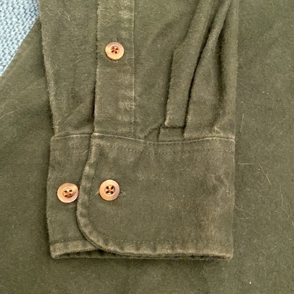 Cabelas mens chamois shirt. Size large. - Picture 5 of 7